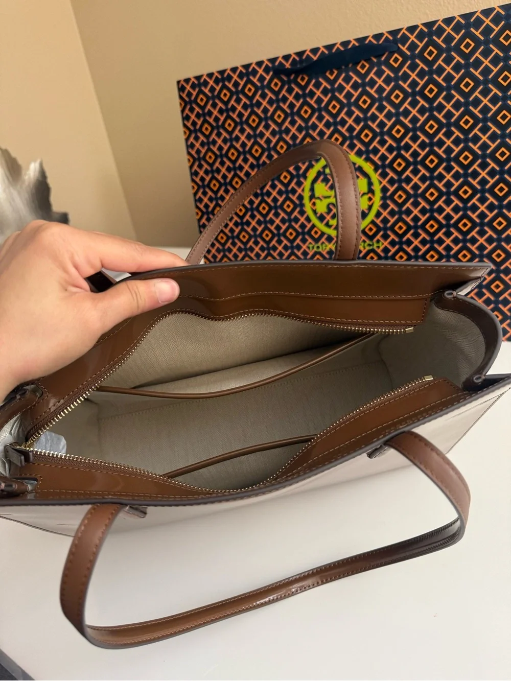 NWT , tory burch Emerson smooth work brown /tan tote bag rich walnut $550